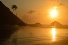 por do sol visto da praia noronha