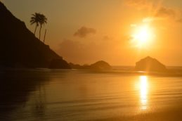 por do sol visto da praia noronha
