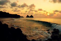 onda e por do sol visto do boldro noronha