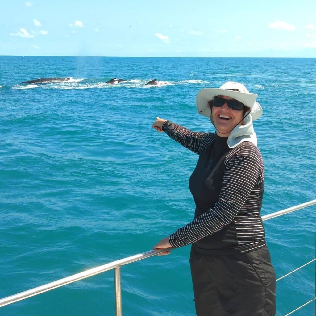 A alegria de um cientista cidadão ao participar da expedição e ter a oportunidade de ficar bem pertinho das baleias-jubarte em Abrolhos-BA